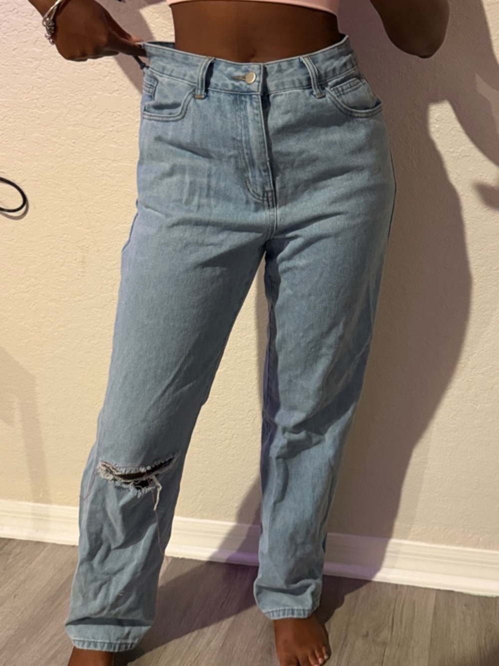 SHEIN Light Blue Relaxed Boyfriend Jeans with Knee Rip